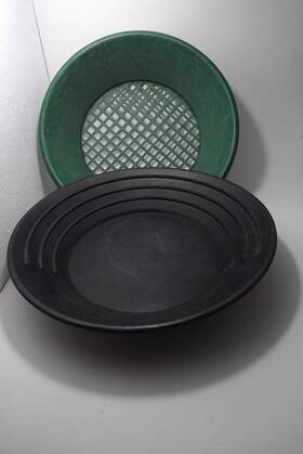 1650200 Garrett Old 14 Inch Sifter Classifier And Pan Pick Shovel Mining Company Gold